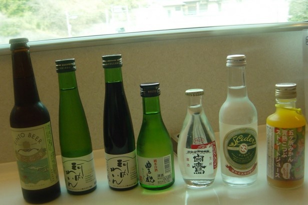 観光特急しまかぜには地ビールやワイン、日本酒、地サイダー、ソフトドリンクなども楽しめる