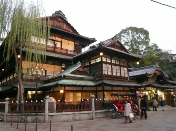 【写真を見る】2位は「道後温泉本館」(愛媛県松山市)
