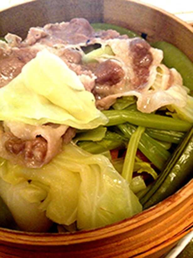 野菜たっぷりの蒸ししゃぶも合いますよ。