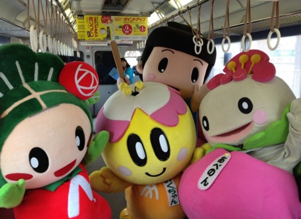 ご当地キャラクターと1400年記念号で列車の旅
