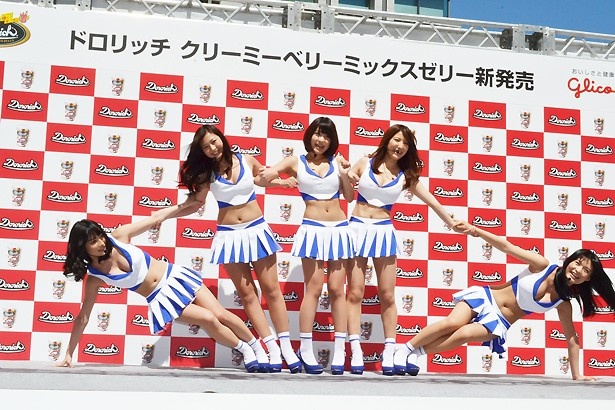 イベントでは扇形パフォーマンスも披露してくれた