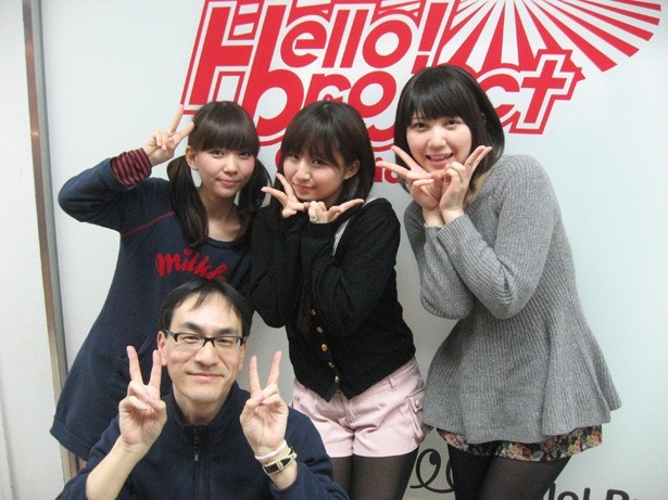 2013年3月27日、「Hello! Project Official Shop大阪心斎橋店」前にて。