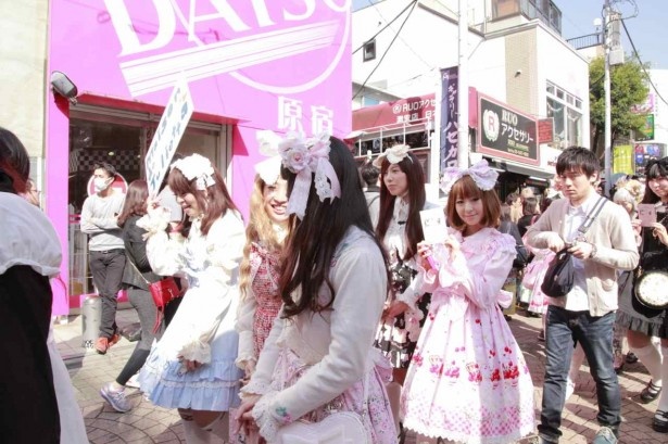 原宿を周回したパレードでは大勢から「カワイイ！」という声が