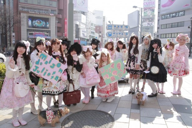 パレードは憧れる女性たちから写真撮影を希望されたり大反響
