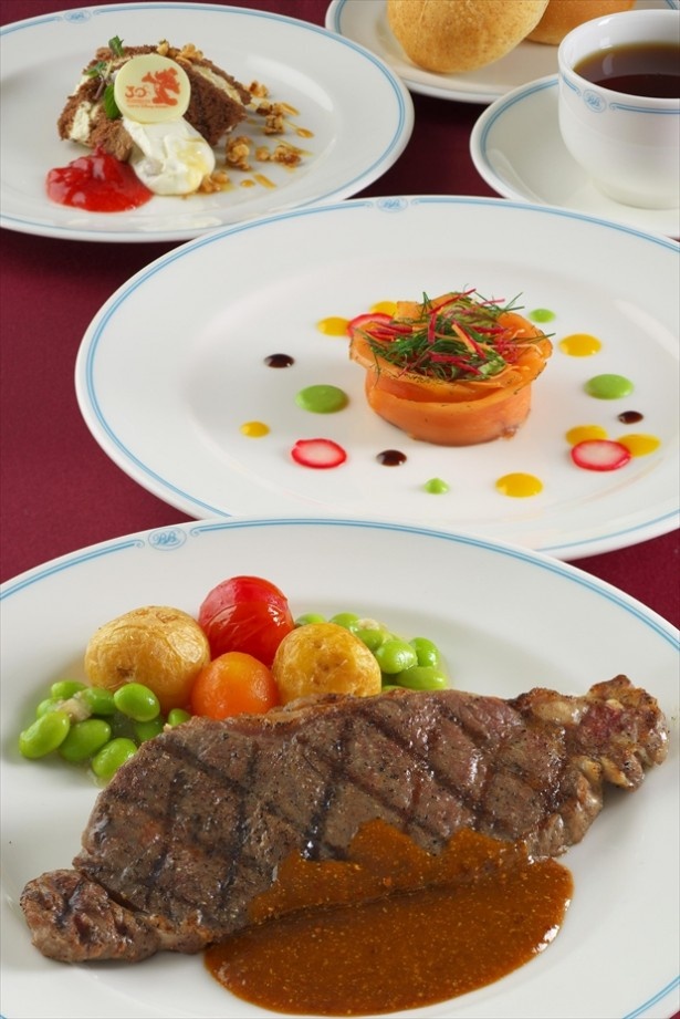 「ブルー・バイユー・レストラン」の「スペシャルコース」(3200円)は隠れミッキーを見つけてから食べよう！