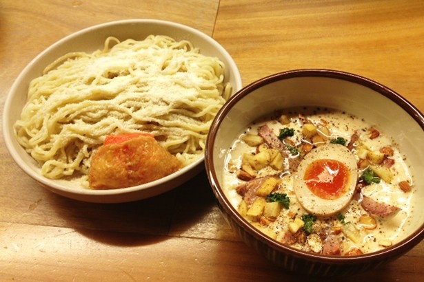 「白河手打中華そば一番いちばん」の｢HKカルボナーラつけ麺｣(900円)