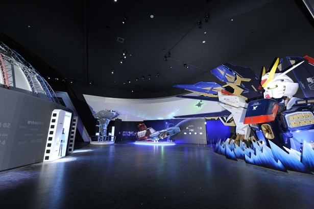 ガンダムフロント東京の内観
