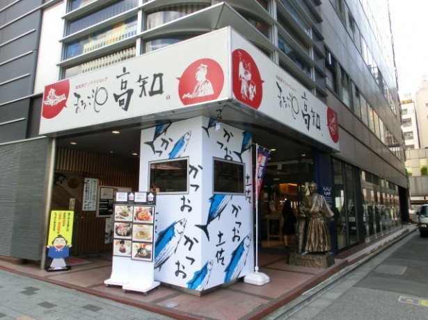 会場のアンテナショップ「まるごと高知」。このB1Fでは「吉田類セレクト 故郷・土佐の利き酒セット」も販売中だ