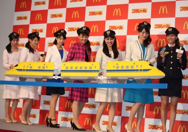 列車のように連なって登場！