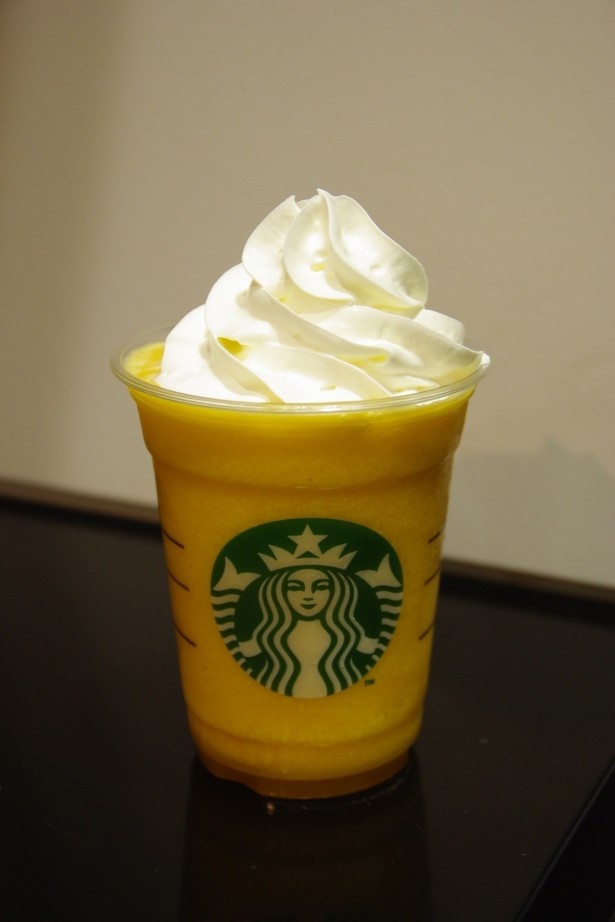 マンゴー パッション ティー フラペチーノ with ホイップクリーム