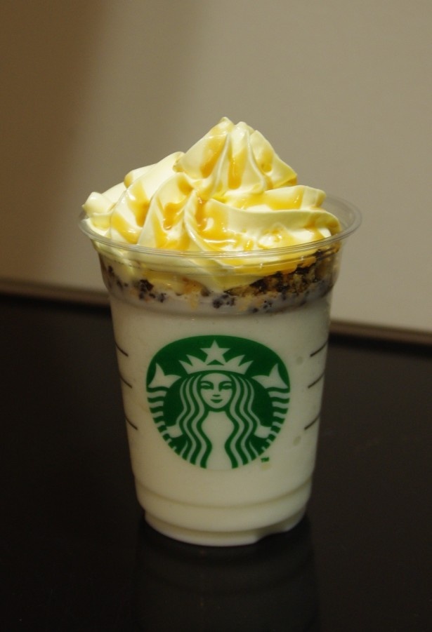 キャラメル風味で真っ白なホワイト ティラミス フラペチーノ
