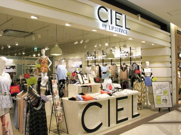 カジュアルテイストのアイテムがそろう「CIEL BY LIP SERVICE」