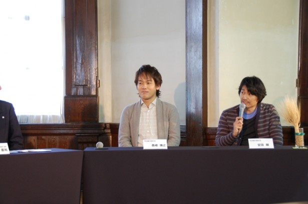 「最初のひと口、ふた口がおいしいのはもちろんですが、最後までおいしいですよね」と安田さん（右）。サッポロビールでは、「飲み飽きないうまさ」を追求している。