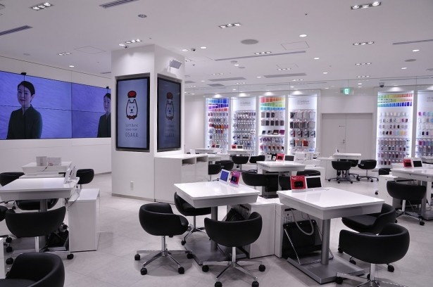 店内にはテーブル席も設けられた。落ち着いて話ができるのもウレシイ