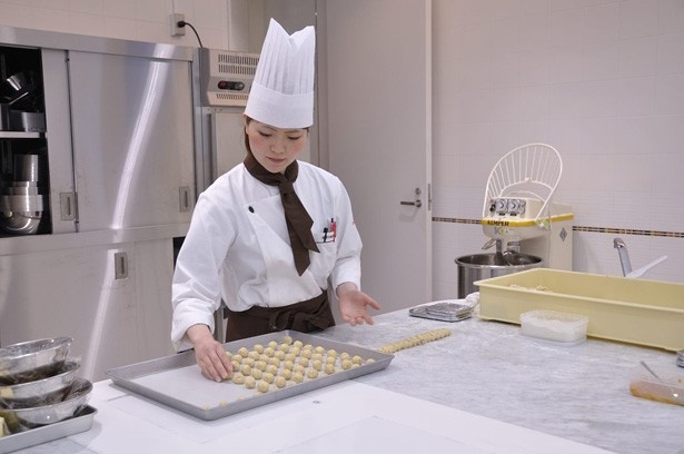 大手前学園がスイーツの情報発信基地として設けた「スイーツ・ラボ」ではスイーツを手作りしたい人や、カフェを開業したい人、パティシエになりたい人などに向けた講座を開催