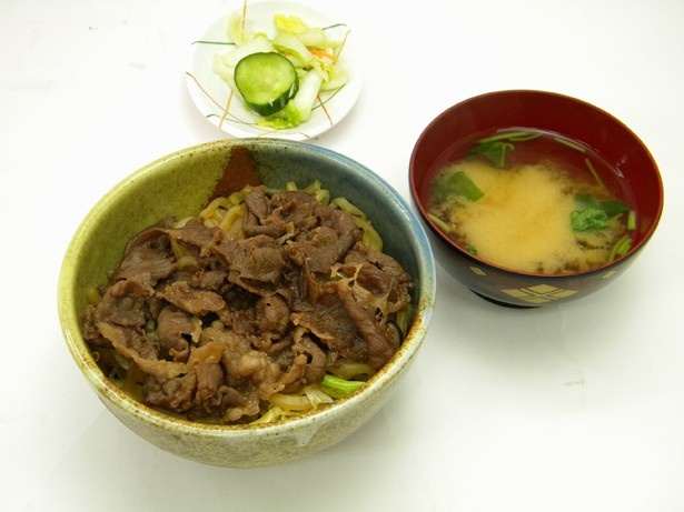 前沢SA(下り線)の「米沢牛すきやき丼」(950円)