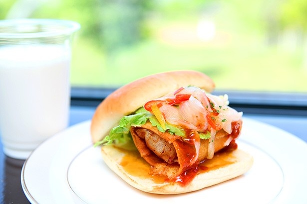 全国ご当地バーガーグランプリで2年連続日本一受賞の「別海ジャンボホタテバーガー」