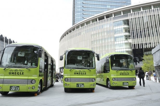 グランフロント開業に合わせ4月24日から始まる交通サービス「うめぐる」の「UMEGLE-BUS」。100円で梅田エリアを巡る