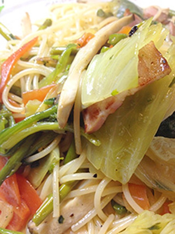 やっぱりこういうパスタが合います。野菜をたっぷり入れて、ヘルシーに。