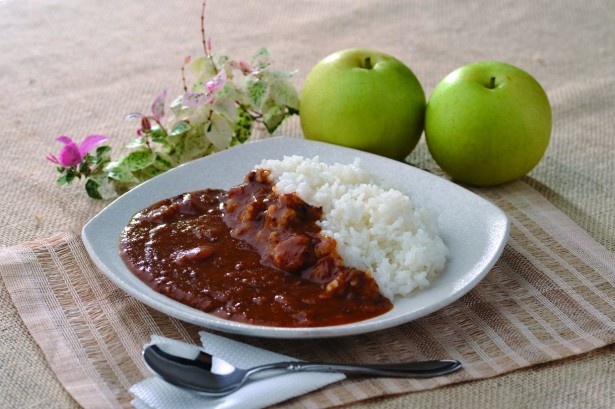 よこすかカレーフェスティバル2013より。二十世紀ナシがたっぷり入ったフルーティでソフトな味の二十世紀梨カレー(500円)