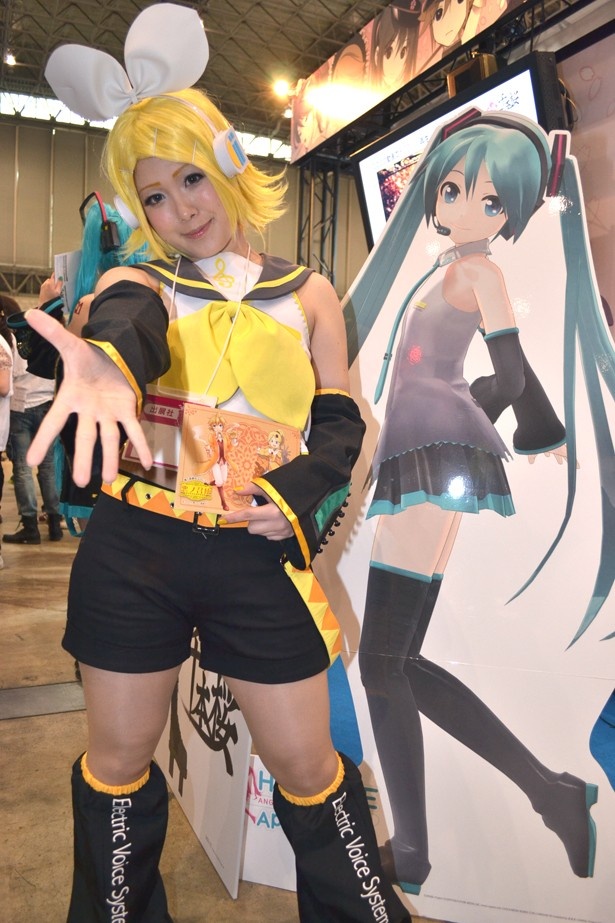 会場には鈴音レンも登場！