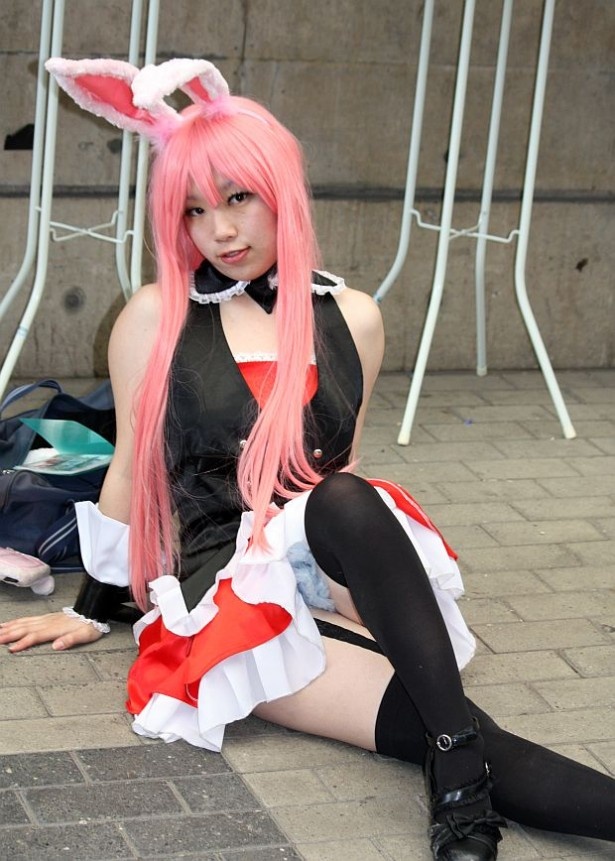 大胆なポーズを披露！　写真29/40