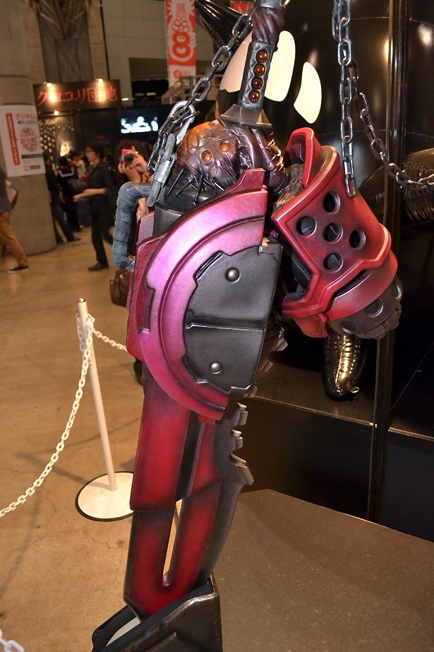 ゲーム内に登場する武器も展示