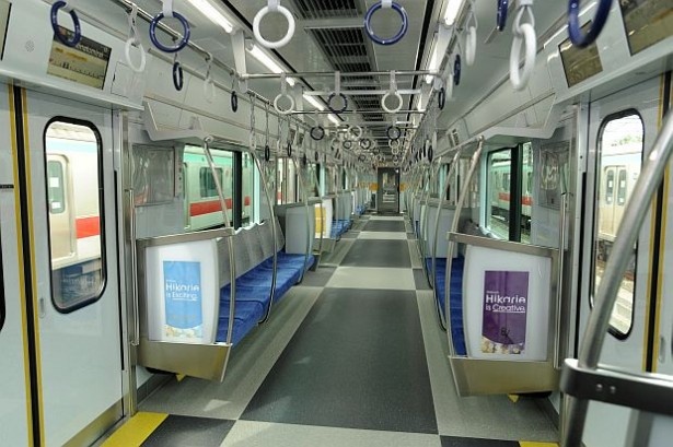 1周年を記念した特別仕様列車「Shibuya Hikarie号」の内装