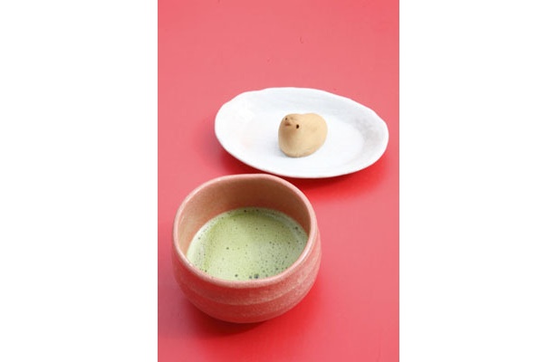 お茶を飲む