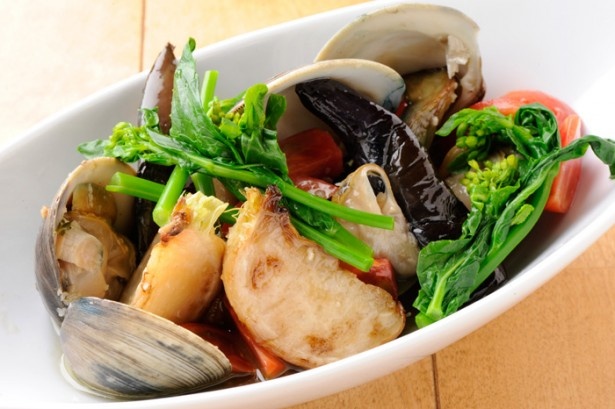 春の料理より「ハマグリと野菜のマリネ」(GORI 西麻布)