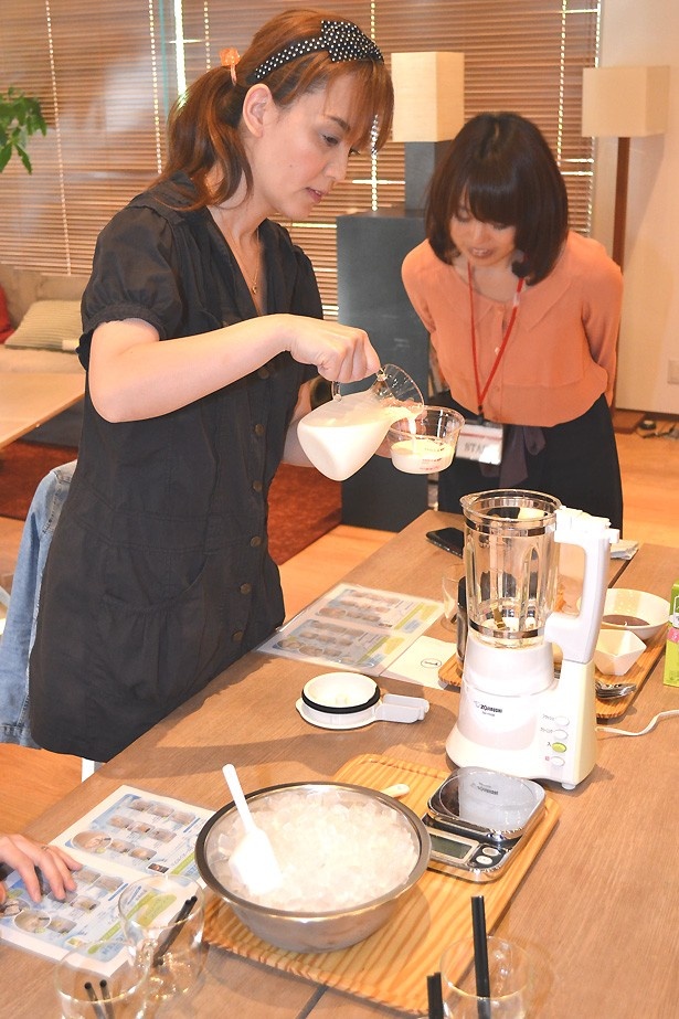 フローズンメニュー作りを体験