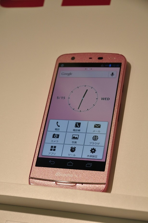 iモードケータイのようなUIが親しみやすく使いやすい「MEDIAS X N-06E」。初スマホに