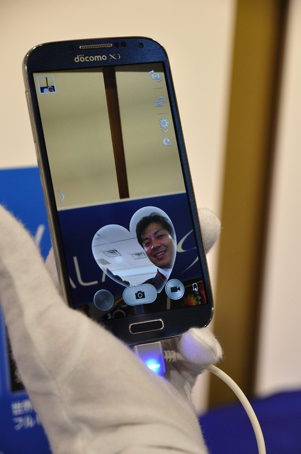GALAXY S4にはインカメラの画像をメインカメラの画像に合成できる機能も