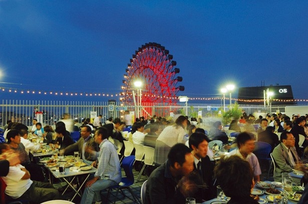 開放的な屋上で乾杯！ビアガーデンが続々オープン
