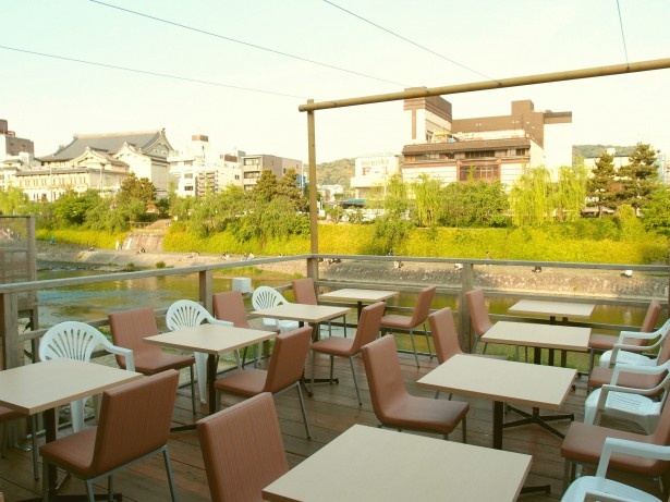 フレンチからショコラの名店まで！京都の川床にリバーカフェが続々オープン