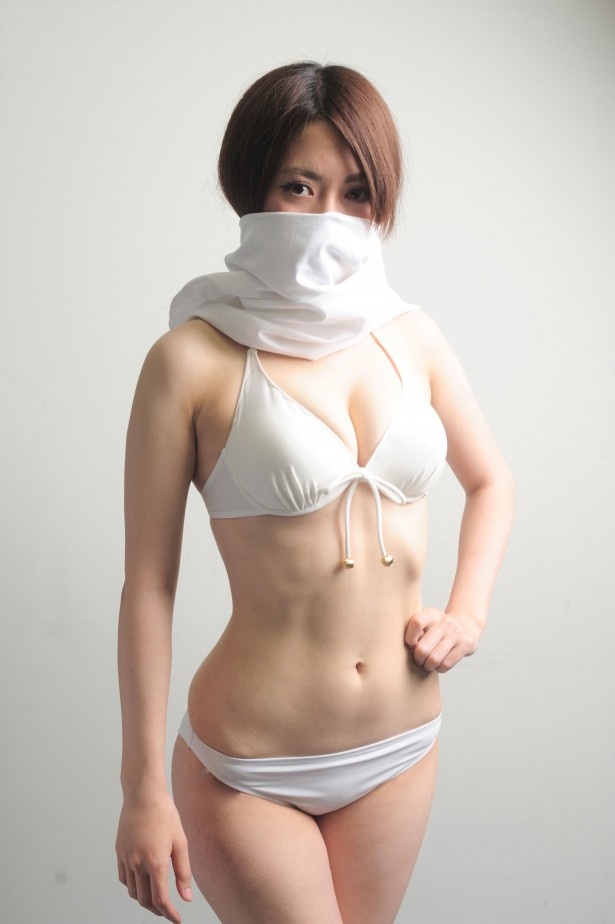 彼女は160cm、B89W59H88