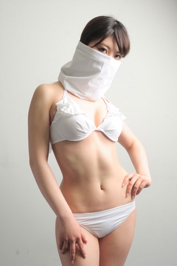 彼女は160cm、B85W58H85