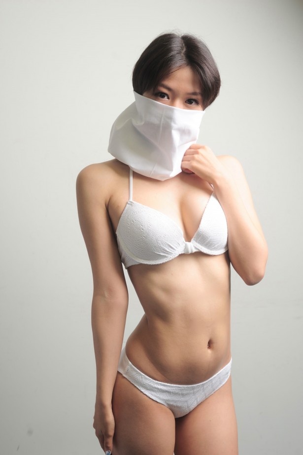 彼女は164cm、B79W56H83