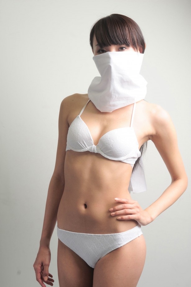 彼女は170cm、B82W59H86