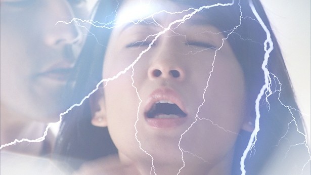 甘いささやきに雷が走り、その場で倒れこんでしまう