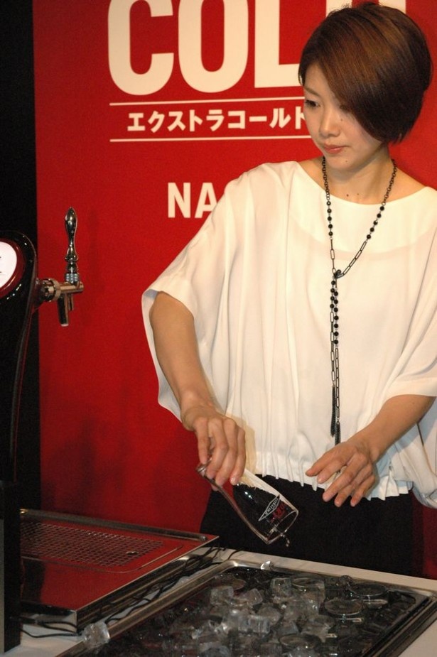 潮田さんがビールサーバーに挑戦