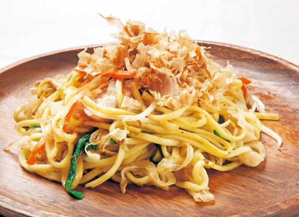 ぷりぷり美人になれそうな「うちな～ホルモンの沖縄焼きそば」(￥880)