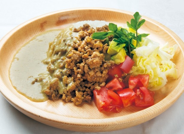 2つの味わいを一度に！「グリーンカレーな琉球タコライス」(￥900)