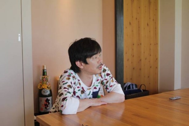 【写真を見る】震災当時の思いを振り返る宮沢和史