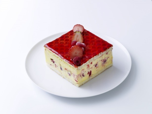 ベリー入りのアイスを挟んだGLACIELのダコワーズは2400円から