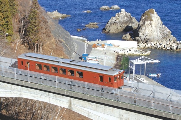 昭和初期をイメージして造られた「レトロ列車さんりくしおさい」