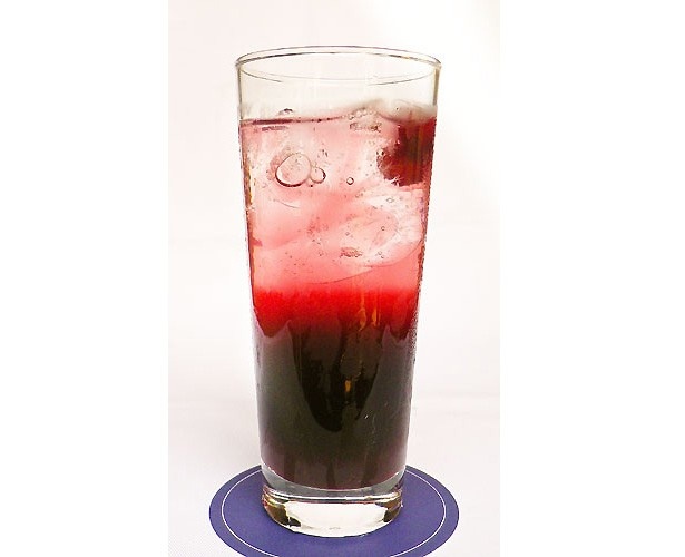 黒猫をイメージしたドリンク(450円)