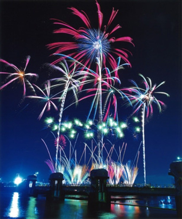【写真を見る】第31回調布市花火大会は、2012年の10月開催から、2013年は夏に開催！