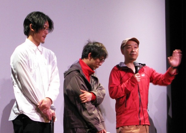 事件と映画の関係について語る大森立嗣監督（写真右）