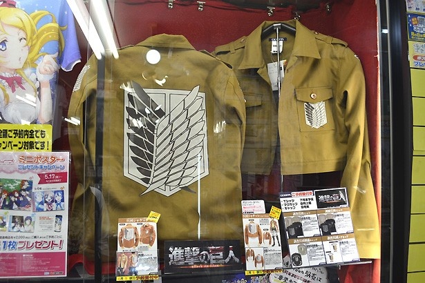 「進撃の巨人」のコスチュームも展示